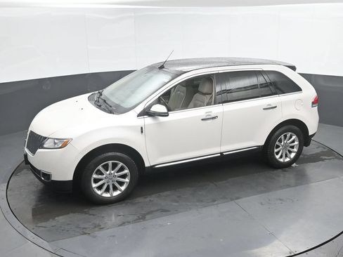 Used 2015 Lincoln MKX AWD w/ Equipment Group 102A image 29
