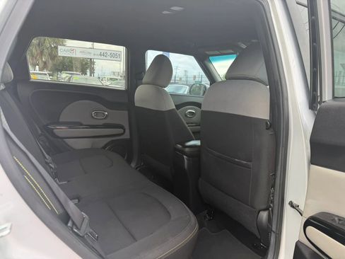 Used 2015 Kia Soul + w/ Audio Package FWD image 12