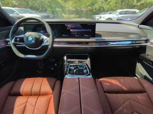 Used 2026 BMW i7 xDrive60 RWD image 16