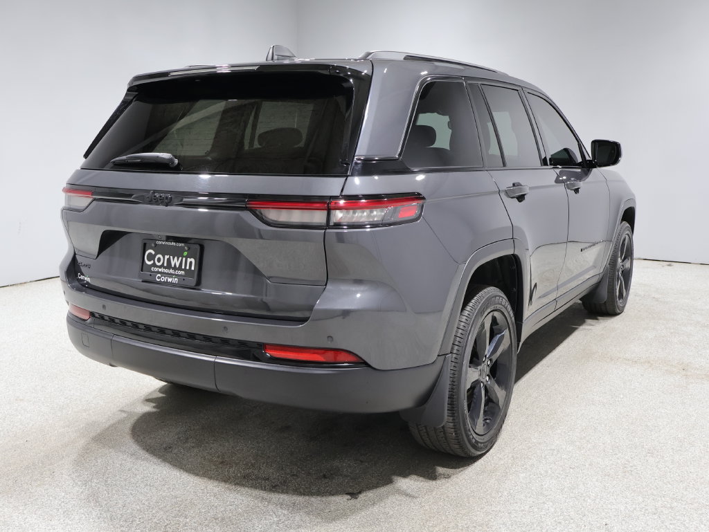 Certified 2024 Jeep Grand Cherokee Altitude AWD/4WD image 3