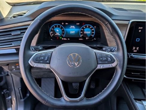 Used 2024 Volkswagen Atlas SE image 19