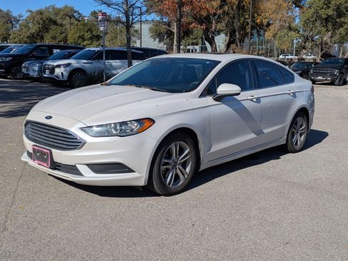 Used 2018 Ford Fusion SE w/ Fusion SE Technology Package image 7
