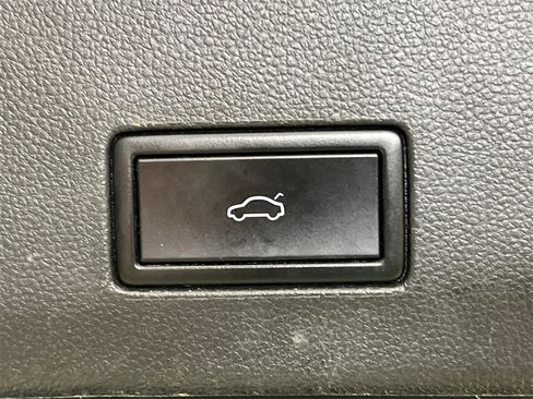 Used 2020 Volkswagen Atlas Cross Sport SEL image 21