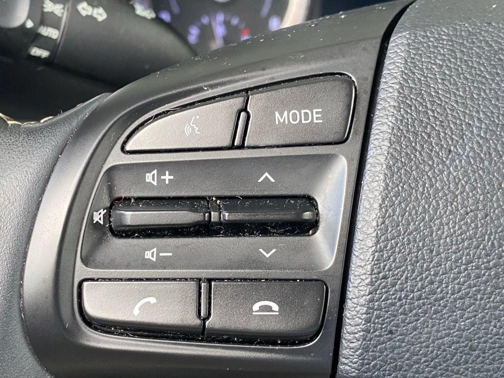 Used 2022 Hyundai Venue Limited FWD image 25