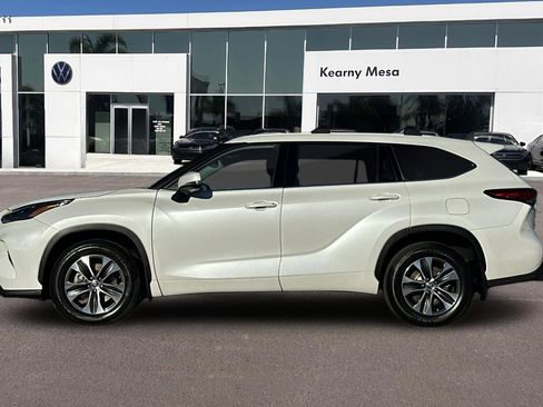 Used 2022 Toyota Highlander XLE image 7