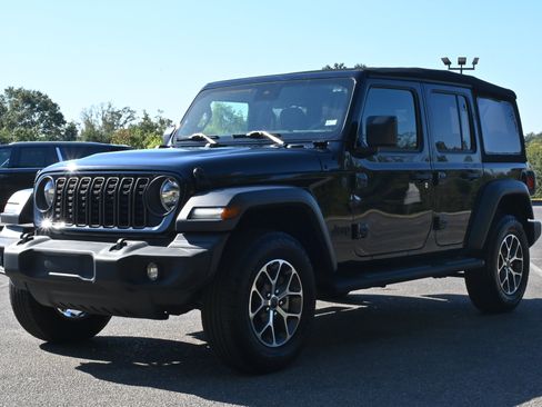 Used 2024 Jeep Wrangler Sport S image 5