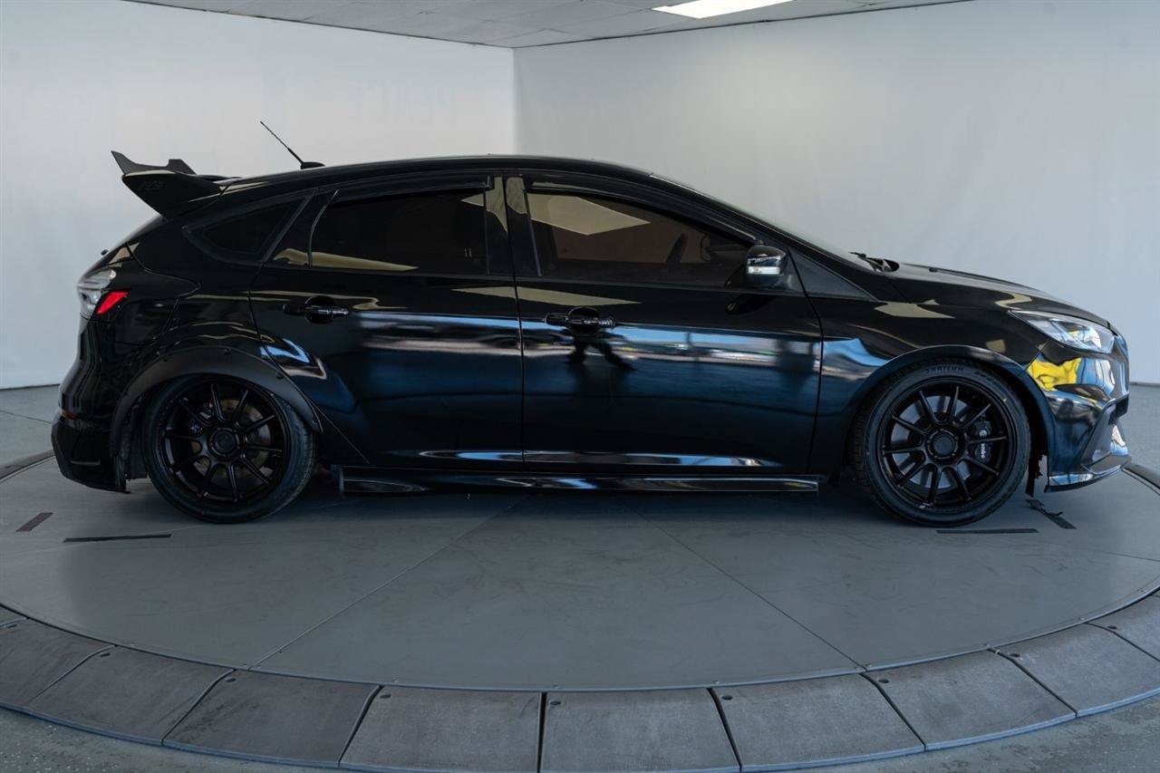 Used 2017 Ford Focus RS AWD/4WD image 11