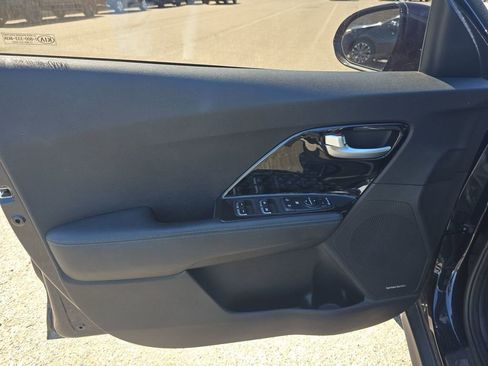 Used 2022 Kia Niro EX Premium image 13