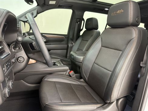 Used 2024 Chevrolet Tahoe High Country RWD image 5