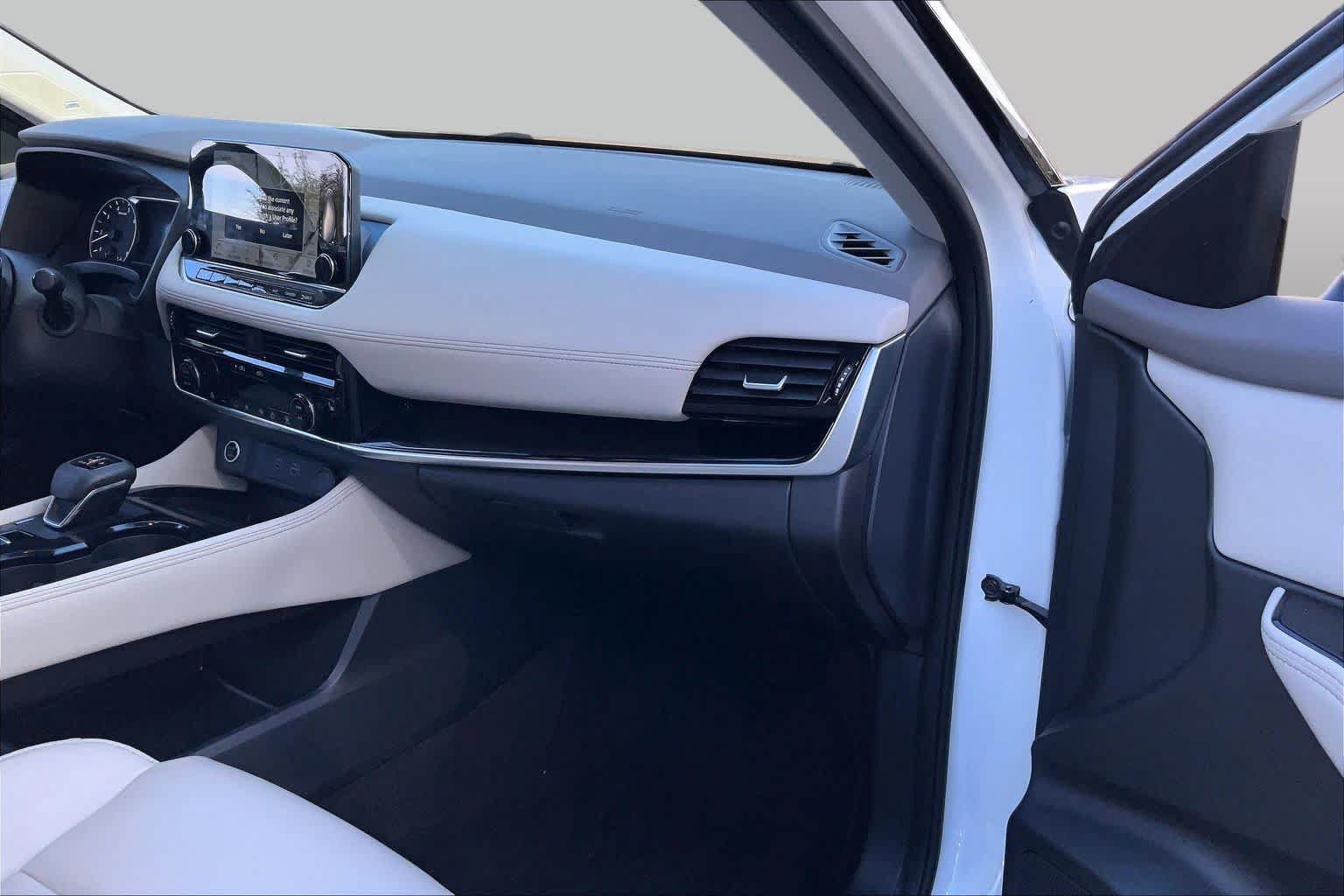 Used 2023 Nissan Rogue SL w/ SL Premium Package FWD image 18