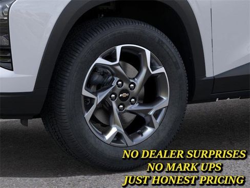 New 2026 Chevrolet Trax LT w/ Driver Confidence Package image 9