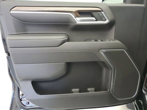 Used 2022 Chevrolet Silverado 1500 LT w/ Z71 Off-Road Package image 19