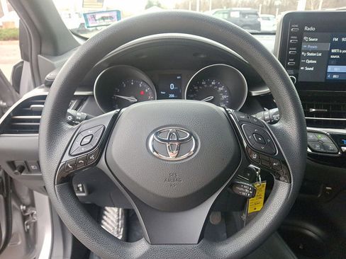 Used 2019 Toyota C-HR LE image 18