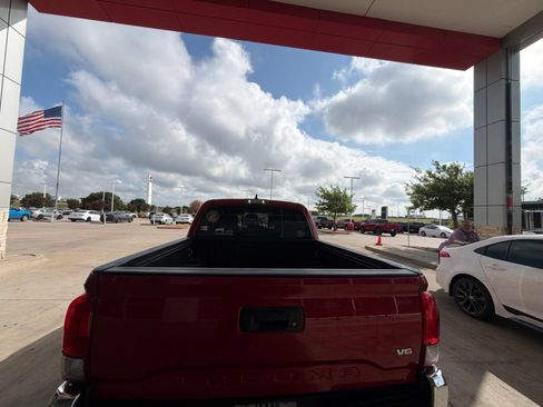 Used 2017 Toyota Tacoma TRD Off-Road w/ Tow Package (A/T) AWD/4WD image 6