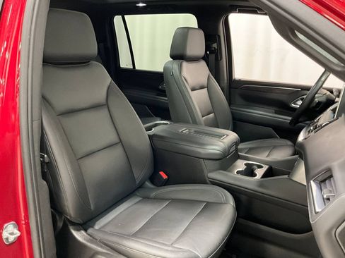 Used 2022 Chevrolet Suburban LT w/ Luxury Package AWD/4WD image 8