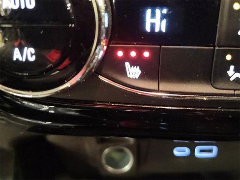 Certified 2025 Chevrolet Trax RS w/ Driver Confidence Package image 23