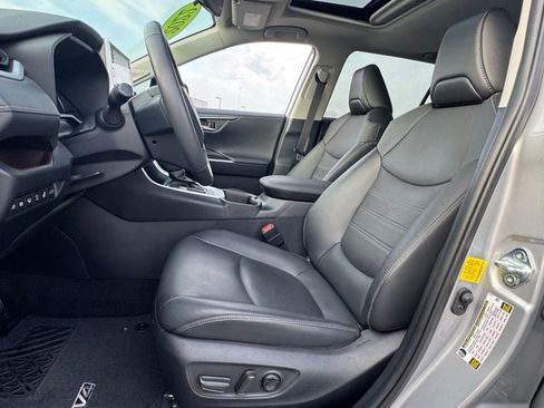 Used 2022 Toyota RAV4 Limited image 19