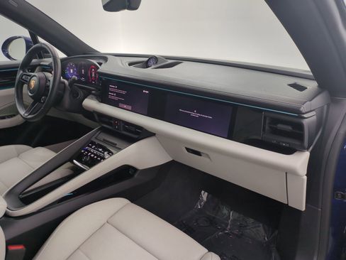 Certified 2025 Porsche Macan 4 Electric AWD/4WD image 27