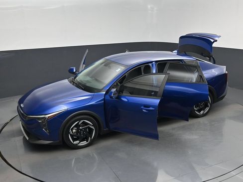 Certified 2025 Kia K4 EX FWD image 20