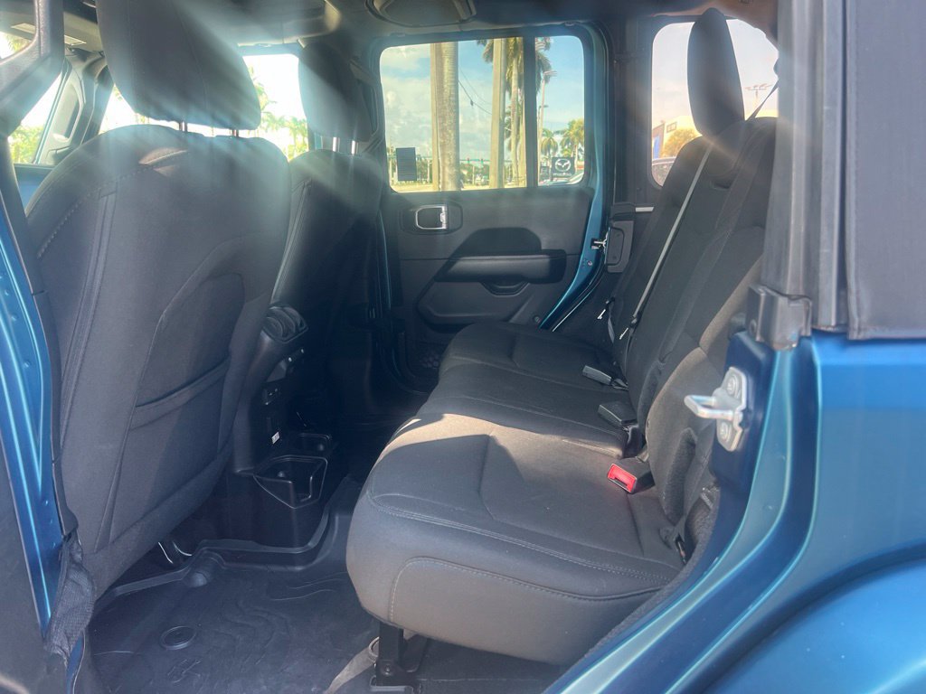 Used 2018 Jeep Wrangler Unlimited Sahara AWD/4WD image 11