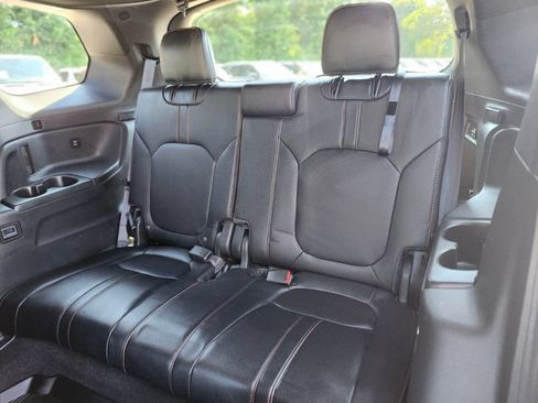 Used 2025 Honda Pilot TrailSport image 17