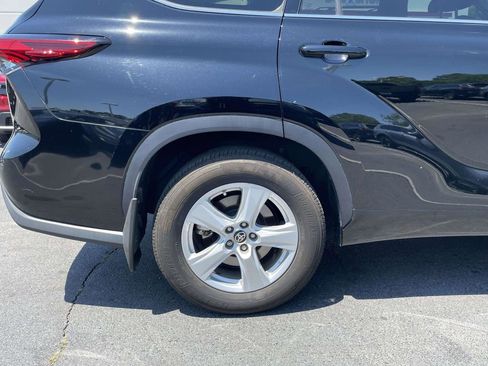 Used 2021 Toyota Highlander LE FWD image 24