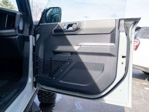 Used 2022 Ford Bronco Black Diamond image 10