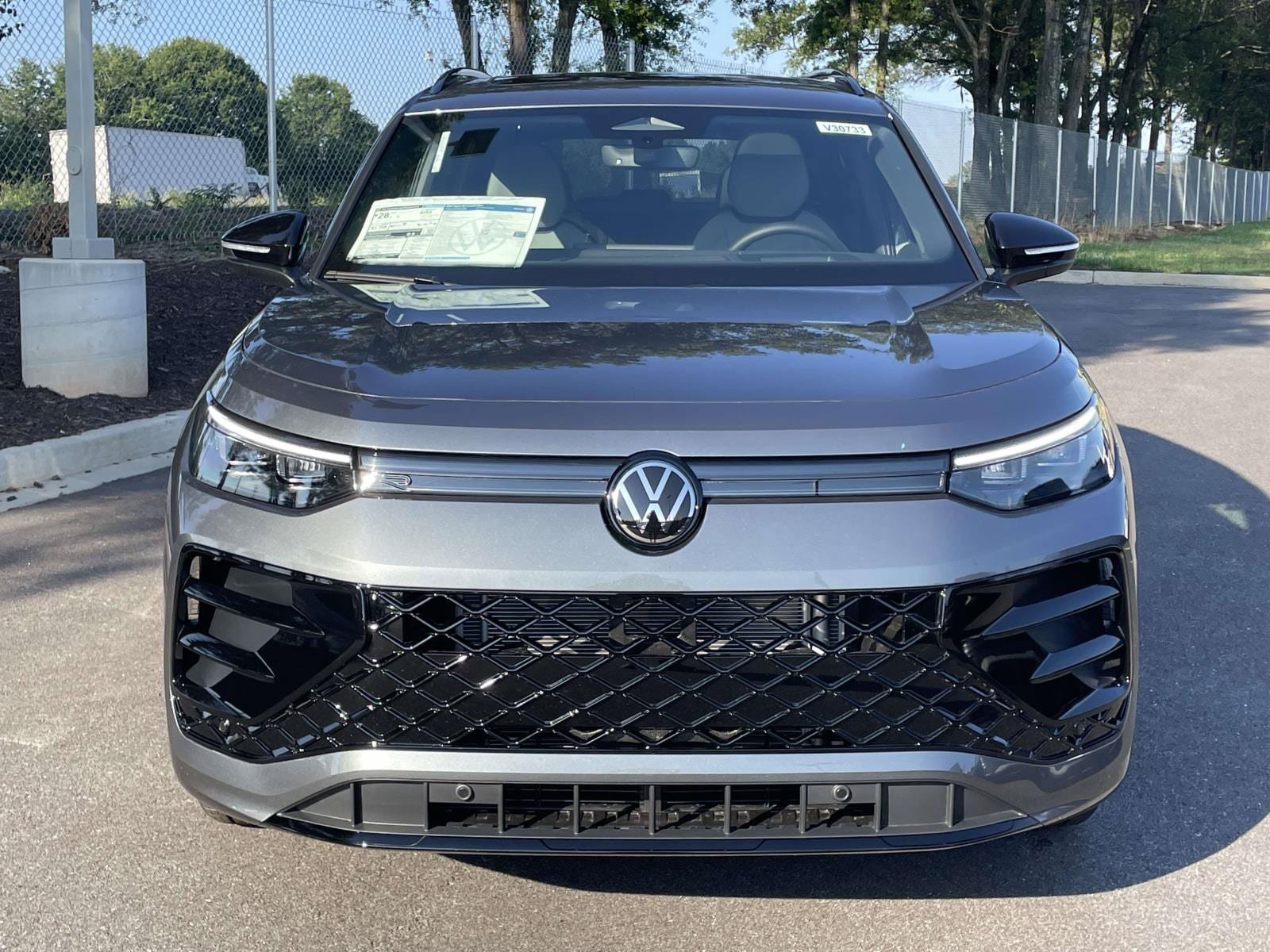 New 2026 Volkswagen Tiguan SE R-Line FWD image 2