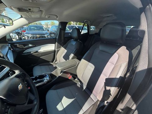 Used 2025 Chevrolet Trax LT FWD image 36