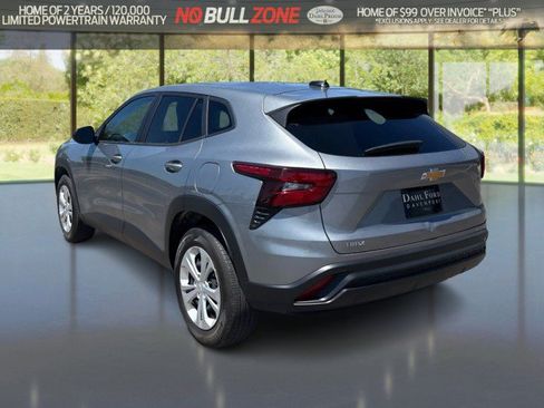 Used 2024 Chevrolet Trax LS w/ Driver Confidence Package FWD image 3