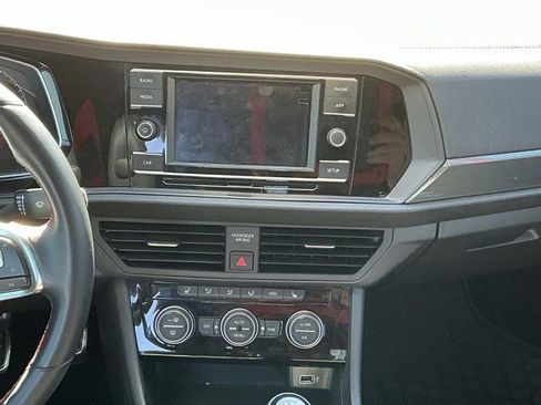 Used 2019 Volkswagen Jetta GLI image 18