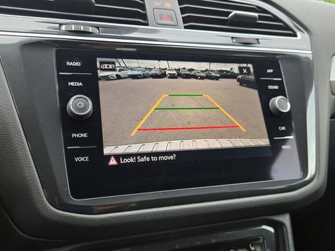 Certified 2023 Volkswagen Tiguan SE FWD image 20
