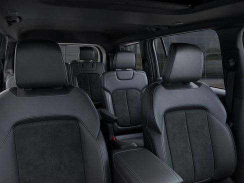 New 2025 Jeep Grand Cherokee L Altitude image 35
