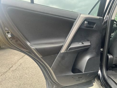 Used 2018 Toyota RAV4 LE w/ All Weather Liner Package AWD/4WD image 17