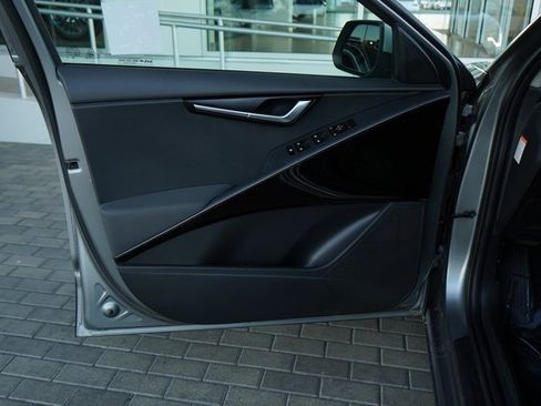 Used 2023 Kia Niro EX image 13