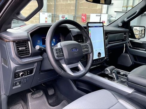 Used 2025 Ford F150 Lightning Lariat image 21