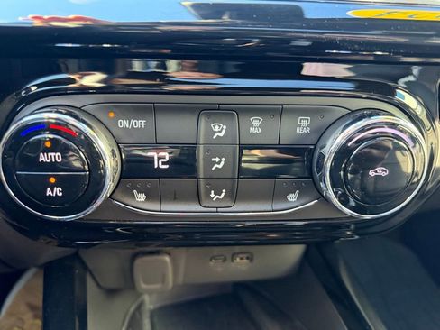 Used 2024 Chevrolet Trax RS w/ Sunroof Package image 16