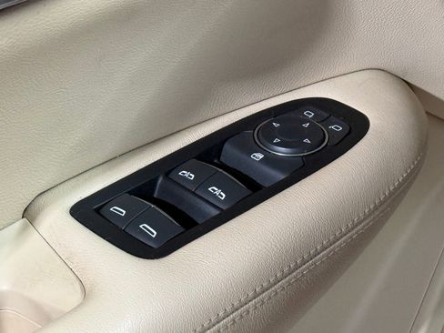 Used 2019 Cadillac XT5 FWD image 22