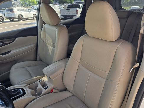 Used 2020 Nissan Rogue SV w/ Premium Package FWD image 12