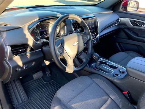 Used 2023 Chevrolet Traverse LT w/ Rear Camera Mirror Package image 14