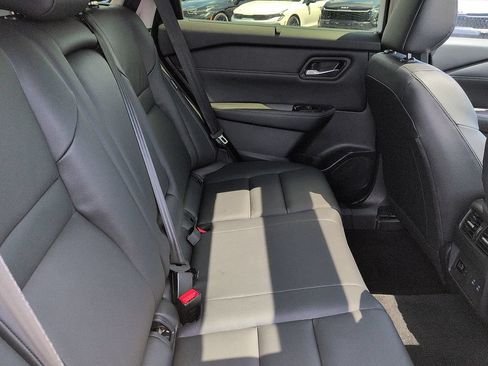 Used 2025 Nissan Rogue SL w/ Tech Package FWD image 8