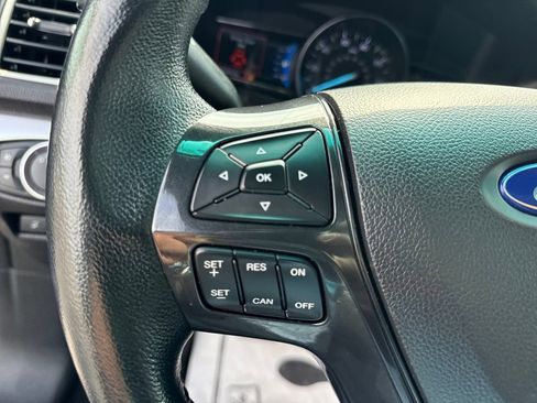Used 2017 Ford Explorer XLT w/ Equipment Group 202A AWD/4WD image 26