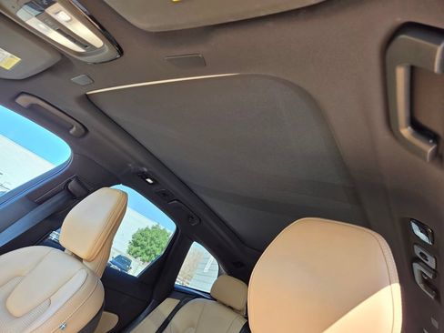Used 2023 Volvo XC60 T8 Ultimate w/ Climate Package AWD/4WD image 14