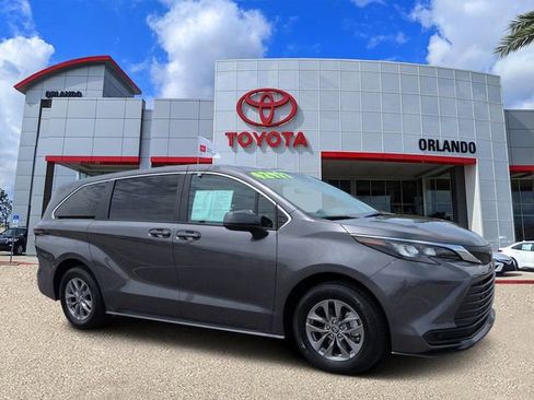 Certified 2025 Toyota Sienna LE FWD image 1