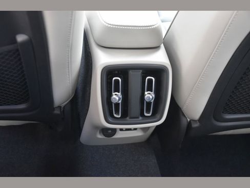 New 2026 Volvo XC40 B5 Ultra w/ Protection Package Premier image 32