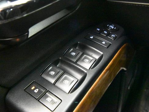 Used 2018 Chevrolet Silverado 1500 High Country image 32