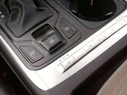 Used 2025 Kia Carnival FWD image 22