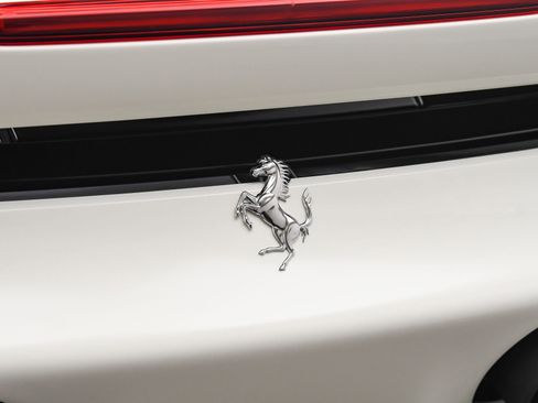 Used 2022 Ferrari SF90 Spider image 21