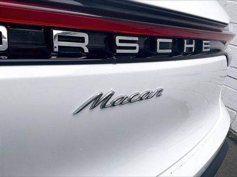 Certified 2024 Porsche Macan AWD/4WD image 33