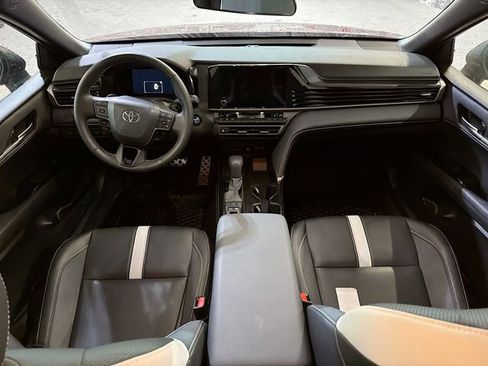 Used 2025 Toyota Camry SE FWD image 10